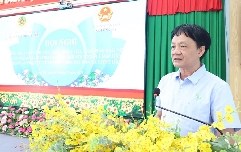 Bí thư Đảng ủy, Chủ tịch HĐND xã Lê Anh Nam phát biểu tại Hội nghị.