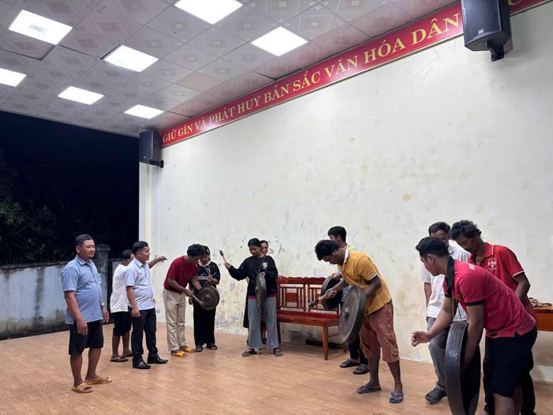 Người dân tích cực tham gia tập huấn.