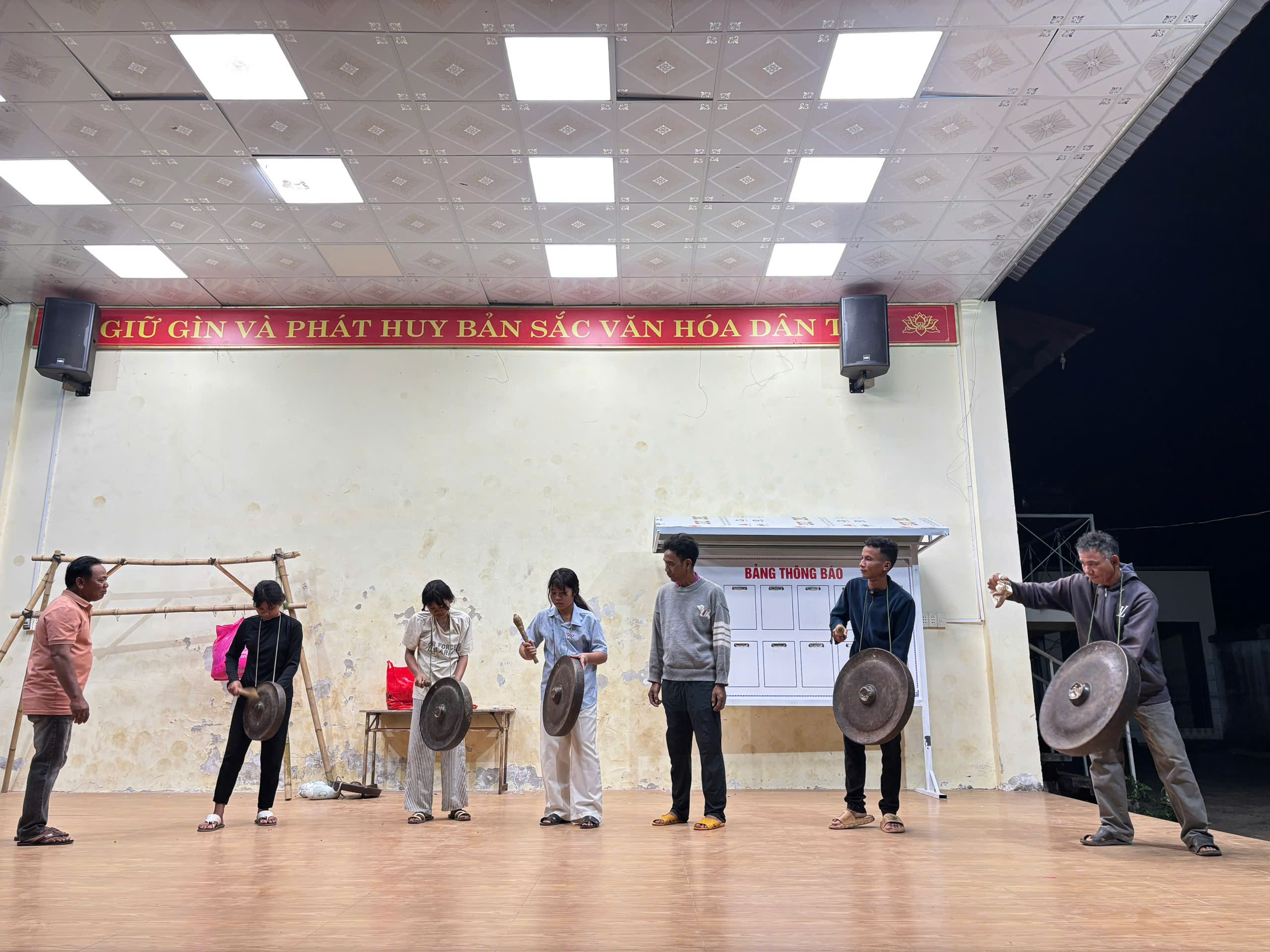 công chiêng 1